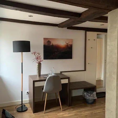 Zum Braunen Hirschen בית הארחה 3*