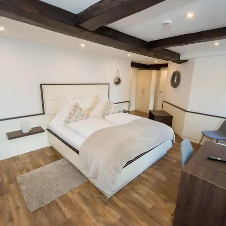 בית הארחה Zum Braunen Hirschen