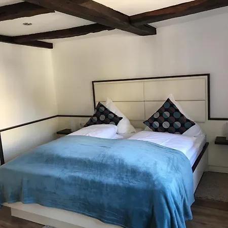 Zum Braunen Hirschen בית הארחה